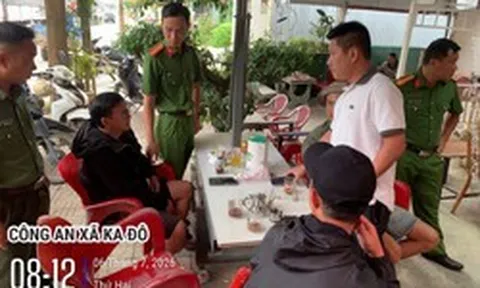 20 cán bộ, chiến sĩ kiểm tra quán cà phê Chợt Nhớ, phát hiện loạt giao dịch với tổng số tiền 149.000.000 đồng: 12 người bị mời lên làm việc