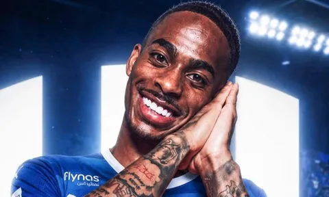 Đội rớt hạng Premier League giàu to