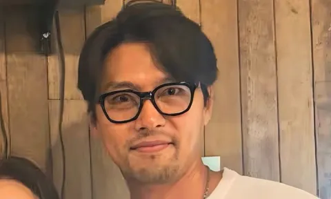 Hyun Bin lộ diện với gương mặt râu ria rậm rạp