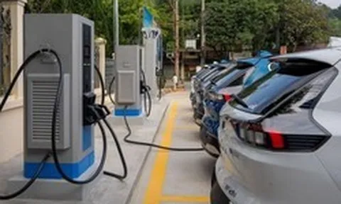 Công ty trạm sạc VinFast của tỷ phú Phạm Nhật Vượng ra thông báo tạm ngừng một việc quan trọng