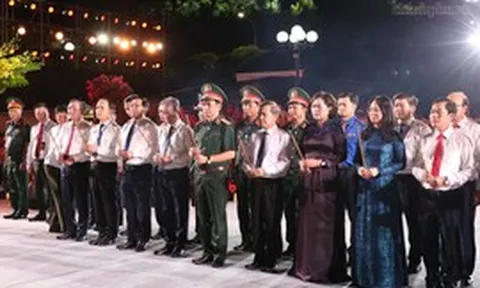 Đại tướng Phan Văn Giang và Đoàn đại biểu Trung ương dâng hương, tưởng niệm các Anh hùng liệt sĩ tại Quảng Trị