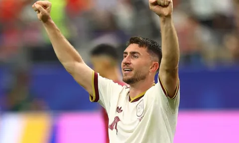 Barcelona ra quyết định với Laporte