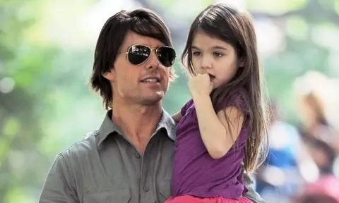 Con gái Tom Cruise cắt đứt mối liên hệ pháp lý với cha ruột