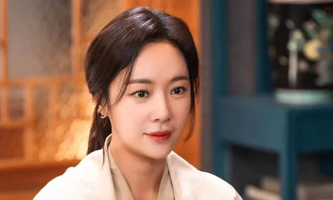 Hwang Jung Eum tái xuất sau ồn ào biển thủ 4,3 tỷ won