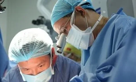 Ca ghép dương vật đầu tiên: 2 đề nghị đặc biệt khiến êkíp bác sĩ Việt Đức xúc động