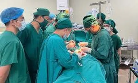 160 phút căng thẳng trong phòng phẫu thuật để cứu nữ bệnh nhân ngã từ tầng cao