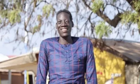 Người đàn ông cao 2,24m ở Ghana qua đời vì biến chứng sức khỏe