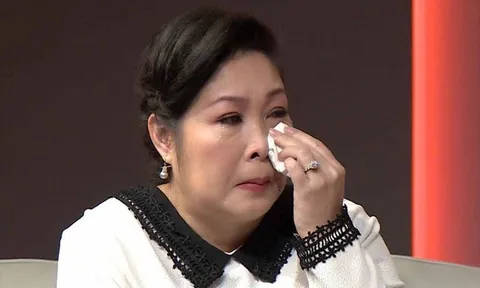 Mừng cho hạnh phúc mới của NSND Hồng Vân ở tuổi 60
