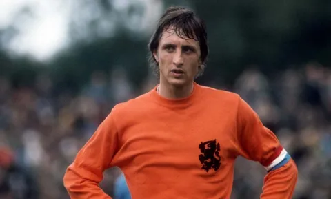 Cú ngoặt làm thay đổi bóng đá của Johan Cruyff