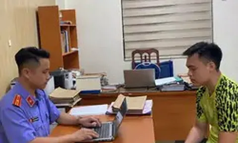 Khởi tố người đàn ông xịt nước vào thợ tháo dỡ nhà sát vách