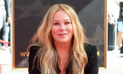 Christina Applegate xuất viện sau gần 4 tháng điều trị