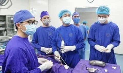 Tưởng cận thị và nóng trong, bé gái suýt mất thị lực vì khối u hiếm