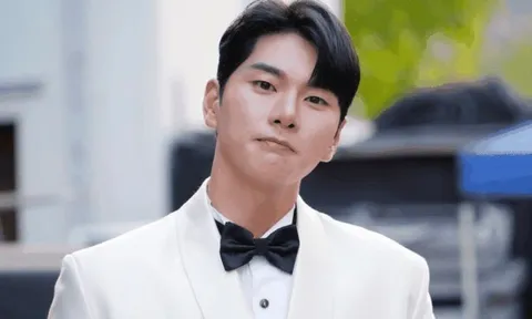 Lee Yi Kyung gây chú ý với khoảnh khắc thân thiết bên mỹ nhân Việt sau loạt ồn ào đời tư