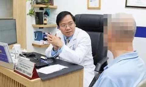 Ngứa suốt một năm, nam thanh niên uống rượu thay thuốc ngủ, men gan tăng vọt