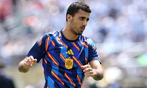 Barca 'phá bĩnh' Real vụ Rodri