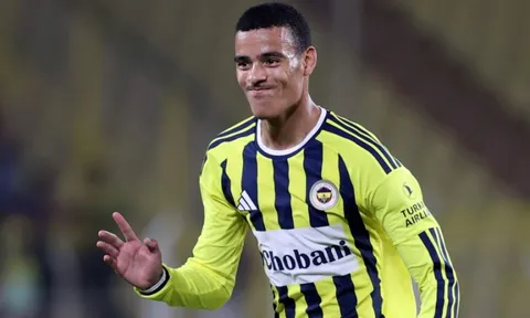 Greenwood tỏa sáng ở Champions League