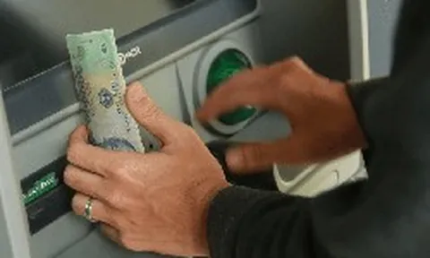Có nên rút tiền mặt từ thẻ tín dụng?