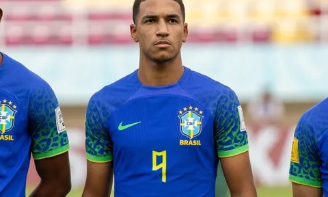 Tiền đạo Brazil khiến MU và Arsenal tranh giành