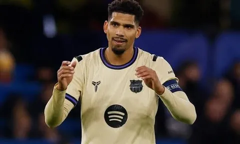 Araujo tới Liverpool
