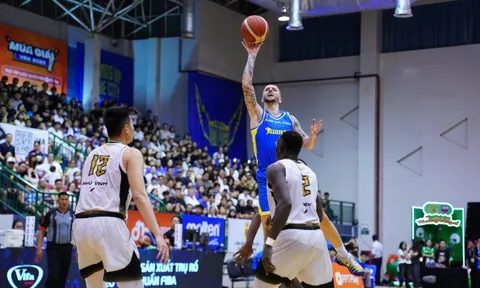 Dakota Zinser bùng nổ, Ho Chi Minh City Wings hạ Saigon Heat