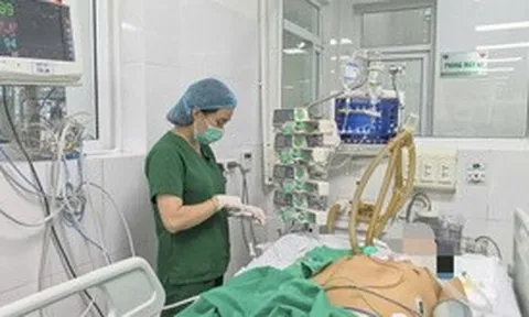 Người đàn ông suýt mất mạng, phải cắt cụt nhiều ngón chân chỉ từ vết xước nhỏ