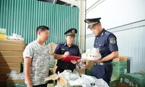 Hải quan phát hiện lô hàng quá cảnh nghi giả mạo xuất xứ Việt Nam