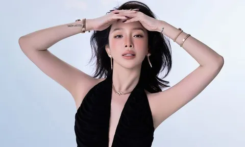 Tóc Tiên diện váy xẻ sâu táo bạo, khoe vẻ đẹp căng tràn