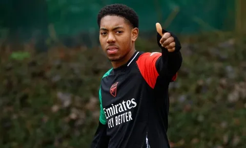 Arsenal tính bán 'ngọc quý' cho Chelsea hoặc MU