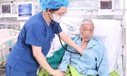 Nam bệnh nhân 69 tuổi ngừng tim 15 lần, được cứu sống bằng kỹ thuật đặc biệt
