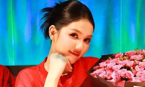 Ngọc Trinh: 'Tôi ngửa bài ở tuổi trung niên'