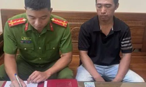 Người đàn ông vừa rời khỏi nhà đến ngân hàng chuyển khoản 50 triệu, anh họ liền báo công an để ngừng giao dịch