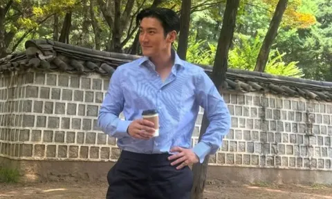 Choi Si Won liên tục gây chú ý