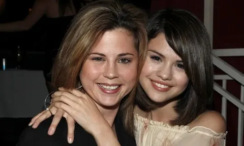 Selena Gomez và mẹ bị kiện