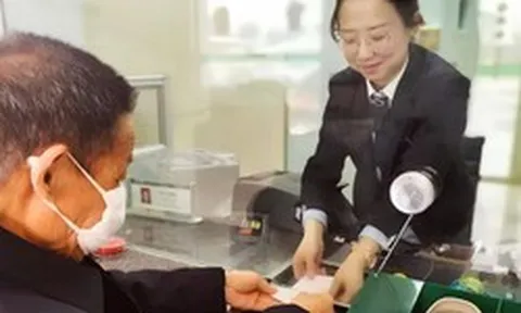 Chuyển khoản nhầm 387 triệu đồng cho cụ ông 75 tuổi không biết dùng điện thoại, người đàn ông phải báo công an