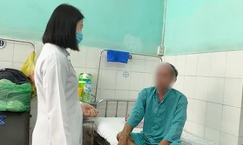Tự ý sử dụng thuốc nhỏ mắt, người đàn ông rơi vào nguy kịch