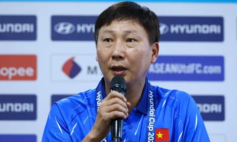 Phóng viên Malaysia hỏi xoáy về trận thua 0-4, HLV Kim đáp trả
