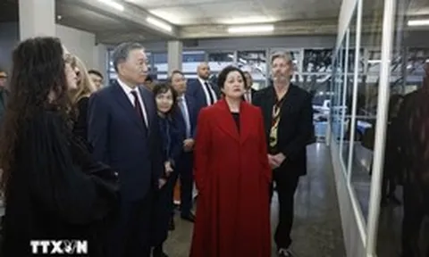 Tổng Bí thư, Chủ tịch nước Tô Lâm và Toàn quyền New Zealand thăm Triển lãm ảnh của nghệ sĩ Fiona Pardington