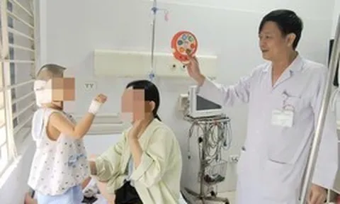 Trẻ ngã đập đầu, gia đình chớ chủ quan dù trẻ vẫn tỉnh táo