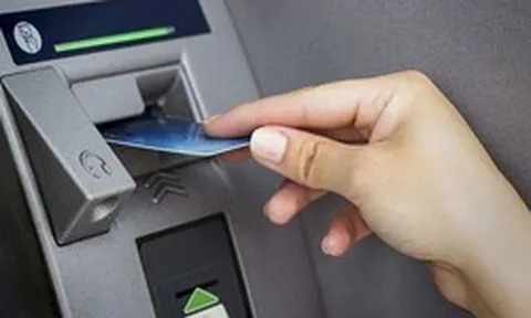 Cần cân nhắc kỹ việc rút tiền mặt từ thẻ tín dụng