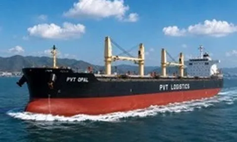 Ông lớn dầu khí Việt đón “tàu khủng” dài bằng 2 sân bóng đá, sức chở hơn 61.000 tấn