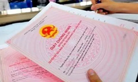 Nhận sổ đỏ thế chấp khoản vay 900 triệu, ngân hàng ngỡ ngàng khi biết chủ nhà đã bán 2 tỷ đồng từ trước