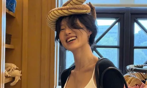Hwasa (MAMAMOO) khoe vóc dáng săn chắc, tỉ lệ cơ thể ấn tượng dù chỉ cao 1m60