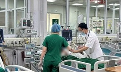 Cảnh báo từ ca bệnh 28 tuổi: Nguy kịch do mua thuốc nam trên mạng uống kéo dài