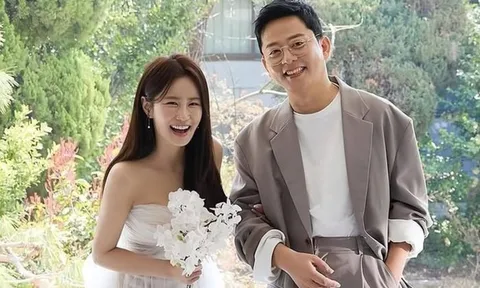 Kim Jun Ho và Kim Ji Min bất ngờ tiết lộ giới tính em bé