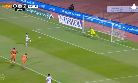 Panenka lên xà, tân binh 60 triệu bảng bị đồng đội quát