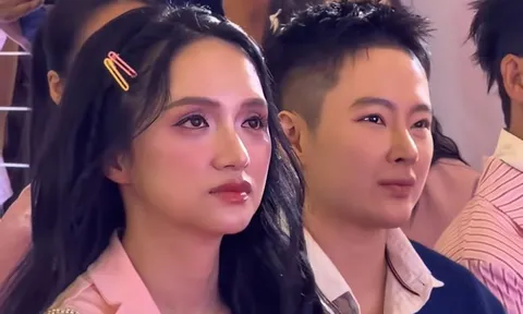 Khoảnh khắc Hương Giang chung khung hình với Angela Phương Trinh đang 'gây sốt'