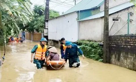Bão số 4: Đã sơ tán hơn 160 hộ dân ở các vùng có nguy cơ ngập sâu, sạt lở đất