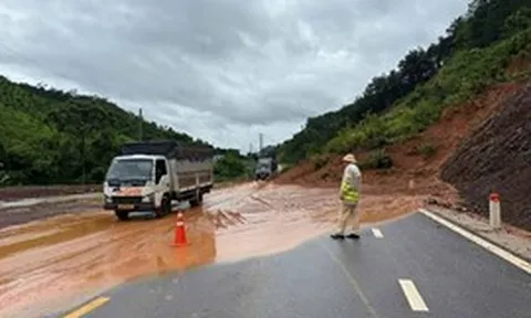 Khẩn trương ứng phó hoàn lưu bão, khắc phục các tuyến giao thông bị chia cắt