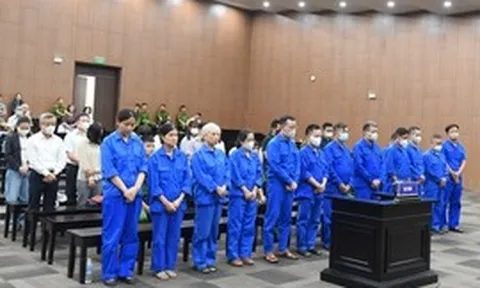 Tuyên phạt cựu Thứ trưởng Nguyễn Bá Hoan 12 năm tù về tội “ Nhận hối lộ”