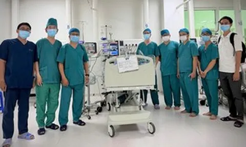 Bé 7 tháng tuổi nguy kịch vì xương lươn găm sâu hai bên phế quản
